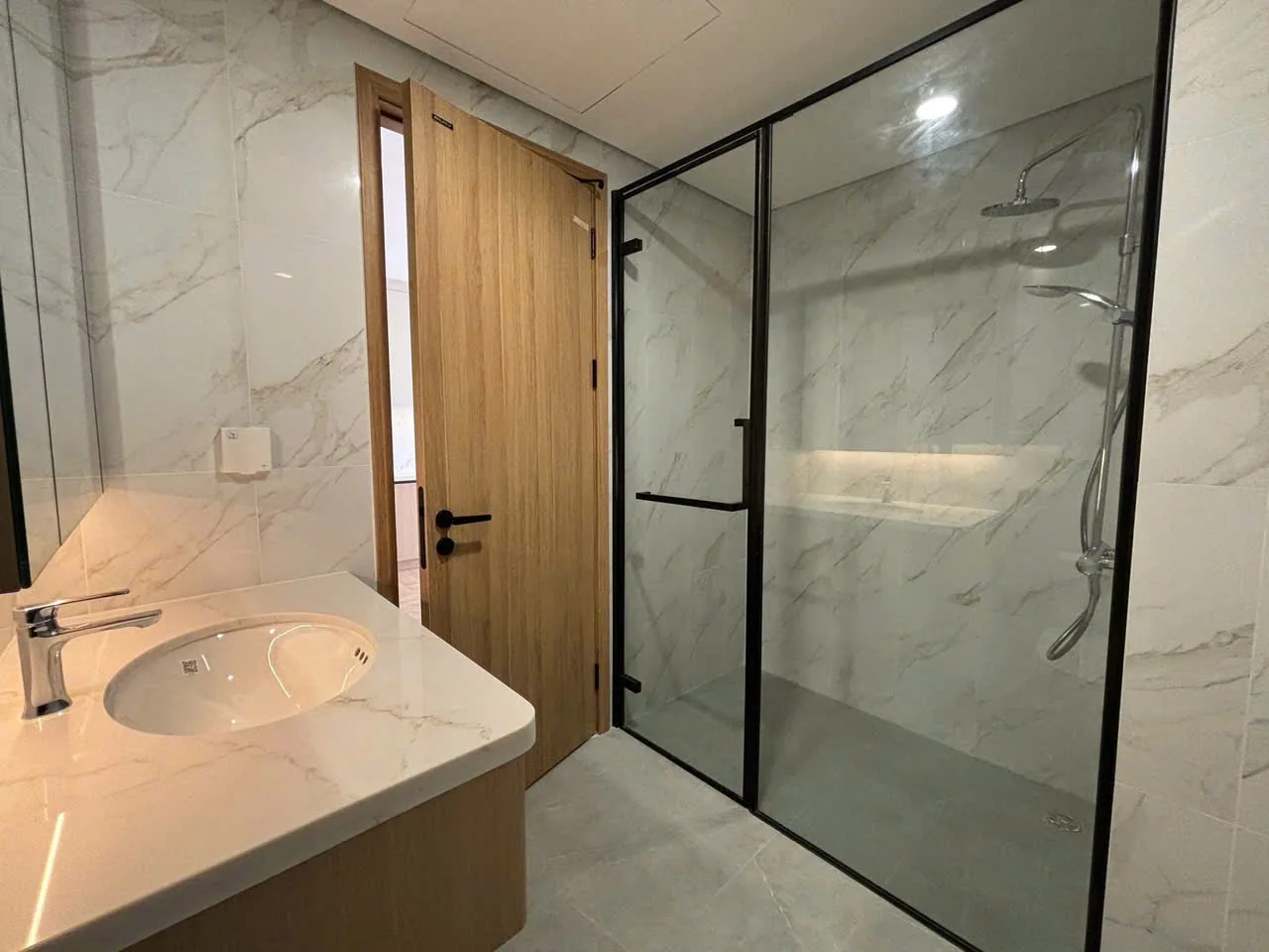 Ảnh thực tế · khu tắm kính