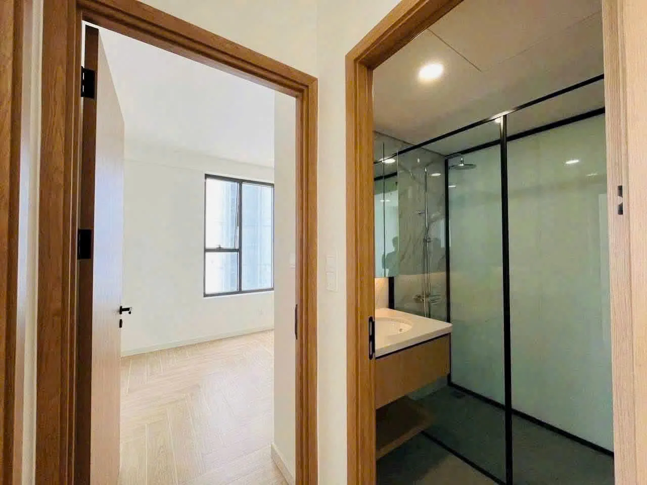 Ảnh thực tế · sảnh căn hộ và cửa phòng tắm