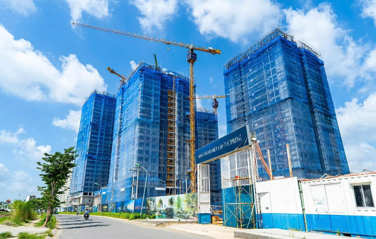 Toàn cảnh các tòa tháp đang thi công · 09/2026