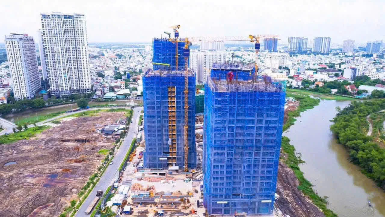 Các khối tháp và cảnh quan ven sông · 09/2026